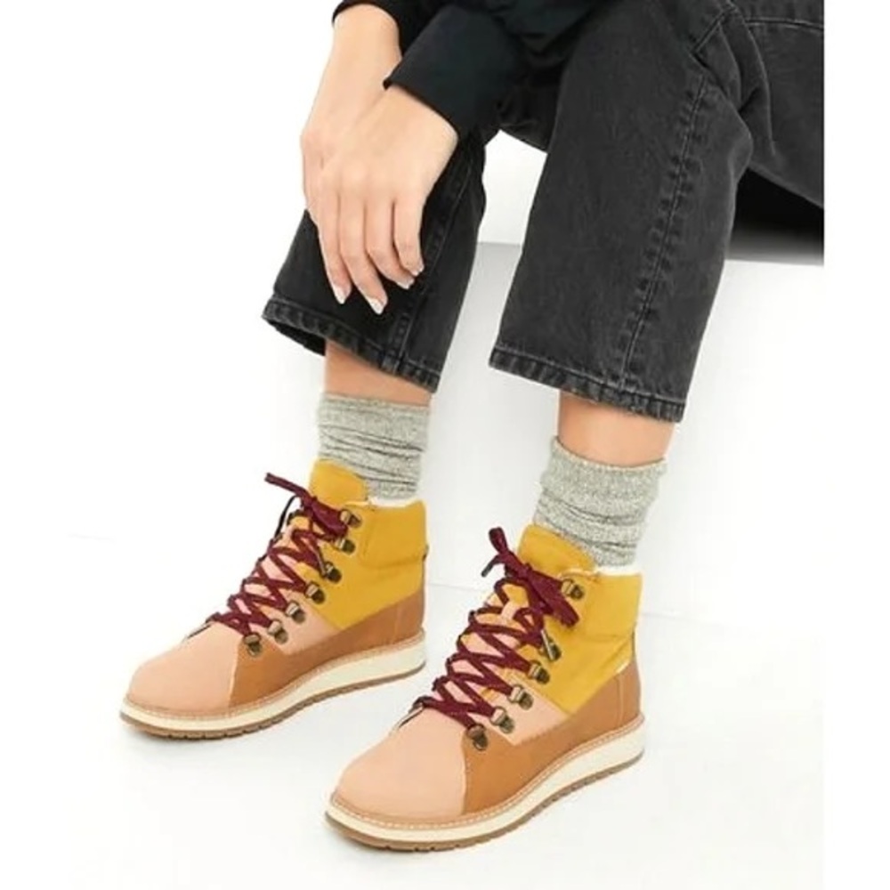 Women’s Toms mesa winter boots sz 8 unworn